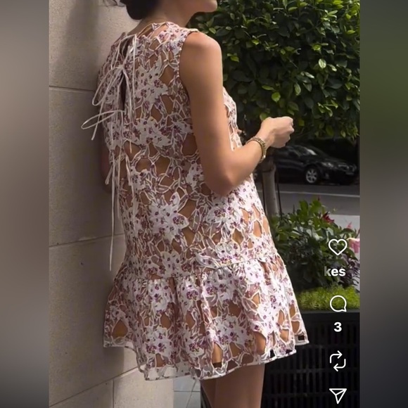 Elliatt Floral Lace Sleeveless heartbeat mini Dress size M - Picture 14 of 15